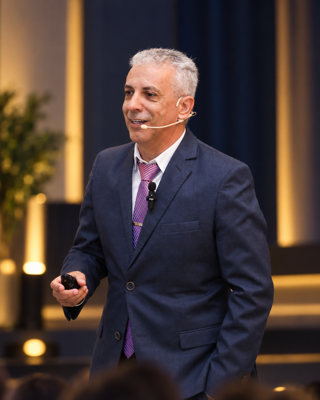 Dr. Luis Roco durante palestra